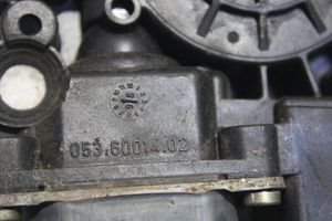 Audi A4 S4 B5 8D Priekšpusē loga pacēlāja motoriņš 0536001402