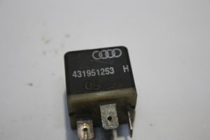 Audi A4 S4 B5 8D Muu rele 431951253