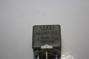 Audi A4 S4 B5 8D Inne przekaźniki 443951253J