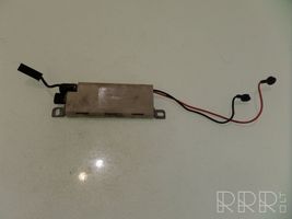 Audi A4 S4 B5 8D Antenos stiprintuvas 8D5035225D