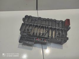 Volkswagen Golf III Module de fusibles 357937039