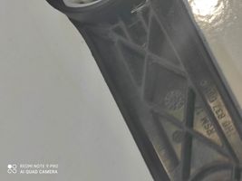 Volkswagen Golf III Korbka szyby drzwi tylnych 1H0837581C