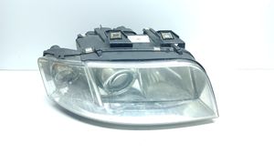 Audi A6 S6 C5 4B Lampa przednia 20A405