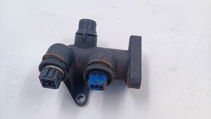 Audi A4 S4 B5 8D Tuyau de liquide de refroidissement moteur 058121133B