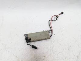 Audi A4 S4 B5 8D Aerial antenna amplifier 8D5035225D