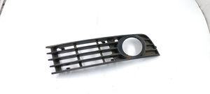 Audi A4 S4 B6 8E 8H Grille antibrouillard avant 8E0807682