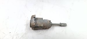 Volkswagen PASSAT B5 Serratura portiera anteriore (vicino alla maniglia) 3B0837167