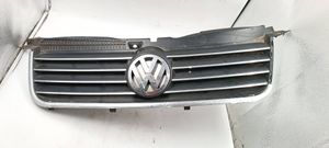 Volkswagen PASSAT B5 Grotelės viršutinės 3B0853651L