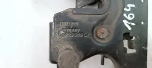 Audi A4 S4 B5 8D Spyna variklio dangčio 8D0823509C