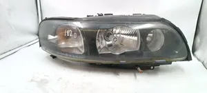 Volvo XC70 Lampa przednia 8693657