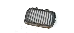 BMW 3 E36 Griglia anteriore 51138122238