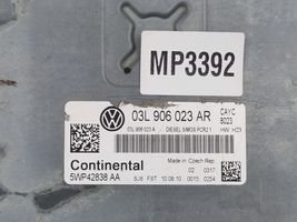 Volkswagen Touran II Calculateur moteur ECU 03L906023AR