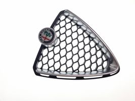 Alfa Romeo Stelvio Maskownica / Grill / Atrapa górna chłodnicy 156108638