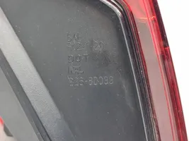 Nissan Rogue Feux arrière sur hayon 2268D033