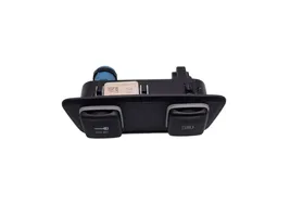 Chrysler Pacifica USB-pistokeliitin PA012602DX