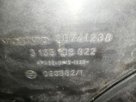 Volvo V70 Jäähdyttimen jäähdytinpuhaltimen suojus 30749760