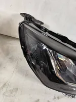 Peugeot 208 Lampa przednia 9833036180