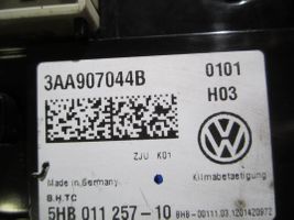 Volkswagen PASSAT B7 Centralina del climatizzatore 3AA907044B