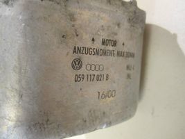 Audi A8 S8 D2 4D Öljynsuodattimen kannake 059117021B