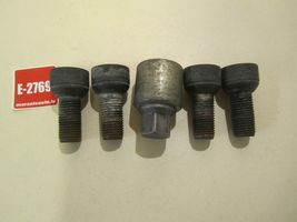 Volkswagen PASSAT CC Anti-theft wheel nuts and lock 