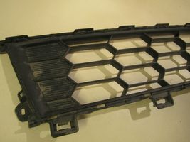 Mitsubishi L200 Grille inférieure de pare-chocs avant 6402A357