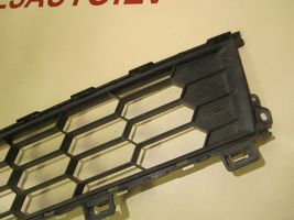 Mitsubishi L200 Grille inférieure de pare-chocs avant 6402A357