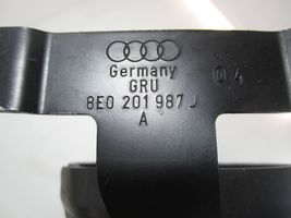 Audi A4 S4 B7 8E 8H Degvielas filtra turētājs 8E0201987J