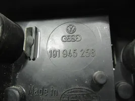 Volkswagen Golf II Takavalon polttimon suojan pidike 191945258