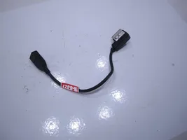 Volkswagen PASSAT B7 Connecteur/prise USB 5N0035558