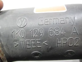 Volkswagen Golf V Część rury dolotu powietrza 1K0129684A