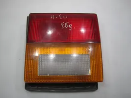 Audi 80 90 B2 Lampy tylnej klapy bagażnika 811945093