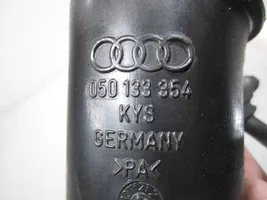 Audi A4 S4 B5 8D Rura / Wąż dolotowy powietrza 050133354