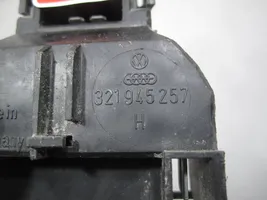 Volkswagen PASSAT B2 Wkład lampy tylnej 321945257