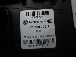 Volkswagen Golf V Silniczek podnośnika szyby drzwi przednich 1K0959792J