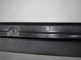 Volkswagen PASSAT B8 Listwa szyby czołowej / przedniej 3C0854328