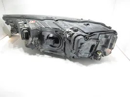 Audi Q7 4M Lampa przednia 4M0941036