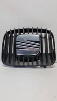 Seat Cordoba (6K) Grille calandre supérieure de pare-chocs avant 6K0853679A