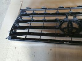 Toyota Land Cruiser (J200) Etupuskurin ylempi jäähdytinsäleikkö 5311460110