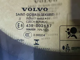 Volvo XC60 Front windscreen/windshield window 32368716