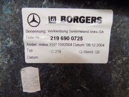 Mercedes-Benz CLS C219 Tavaratilan/takakontin alempi sivuverhoilu 