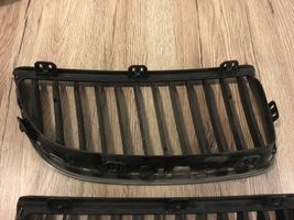 BMW 3 E90 E91 Grille calandre supérieure de pare-chocs avant 51137120007