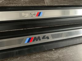 BMW M4 F82 F83 Etuoven kynnyksen suojalista 51478063797