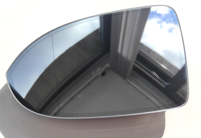 Volkswagen Golf VII Wing mirror glass 3G0857521A