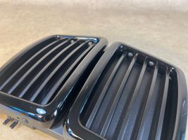 BMW 7 E23 Maskownica / Grill / Atrapa górna chłodnicy 51131916509