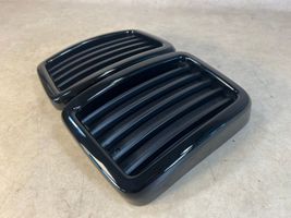 BMW 7 E23 Maskownica / Grill / Atrapa górna chłodnicy 51131916509