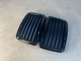 BMW 7 E23 Maskownica / Grill / Atrapa górna chłodnicy 51131916509