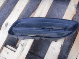 Nissan Primera Etupuskurin alempi jäähdytinsäleikkö 623326F600