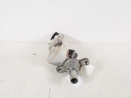 Toyota Avensis T270 Główny cylinder hamulca 47201-09370