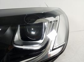 Volkswagen Touareg II Lampa przednia 7P1941033A