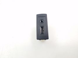 Mercedes-Benz Vito Viano W447 AUX in-socket connector A4478200087